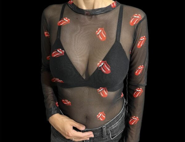 Remera Negro Lengua Clasica