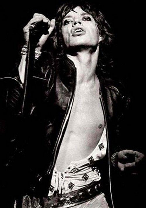 NOSOTROS 1 Jagger microfono