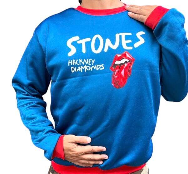 Buzo the rolling stones hackney diamonds azul conseguilo en https://factoryrock.com.ar