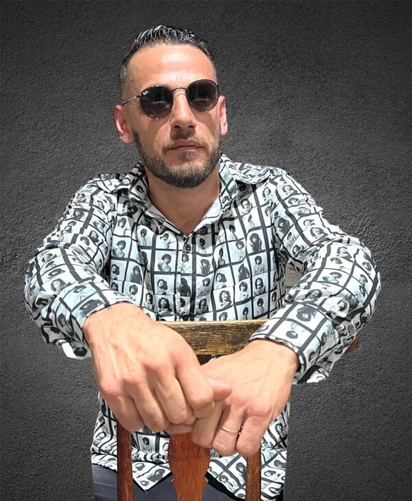 Camisa Morrison foto sesión de Factory Rock https://factoryrock.com.ar @factoryrock