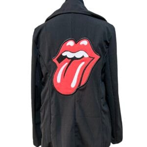 Blazer negro con lengua bordada en espalda