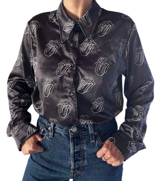 Camisa de Seda Natural The Rolling Stones Paint it Black solo en @factoryrock.ar