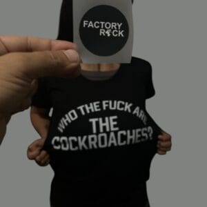 The Rolling Stones The Cockroaches Remera solo en @factoryrock.ar y en nuestra web: https://factoryrock.com.ar/producto/the-rolling-stones-the-cockroaches/