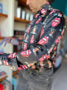 Camisa de Seda The Rolling Stones Foreign Tongues solo en https://factroyrock.com.ar