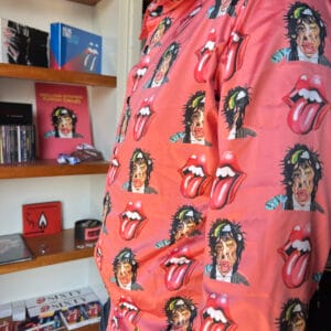 Camisa de Seda The Rolling Stones Foreign Tongues solo en https://factroyrock.com.ar